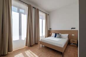 Large 6-Bed Stay near the Colosseum