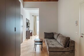 Large 6-Bed Stay near the Colosseum