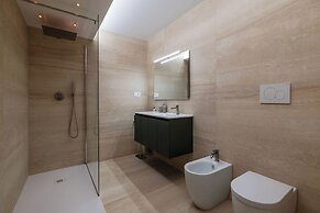 Large 6-Bed Stay near the Colosseum