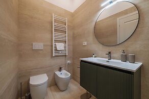 Large 6-Bed Stay near the Colosseum