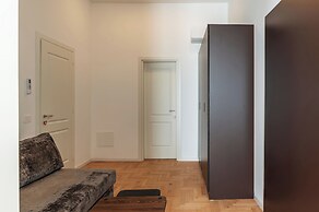Large 6-Bed Stay near the Colosseum