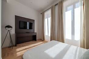 Large 6-Bed Stay near the Colosseum