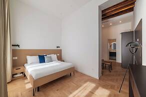 Large 6-Bed Stay near the Colosseum