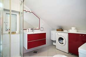 Adriatic Gallery Apartment by DuHomes