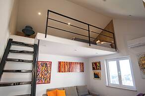 Adriatic Gallery Apartment by DuHomes