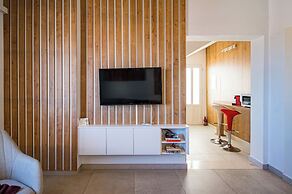 Adriatic Gallery Apartment by DuHomes