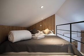 Adriatic Gallery Apartment by DuHomes