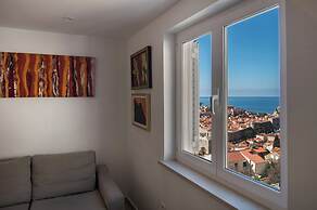 Adriatic Gallery Apartment by DuHomes