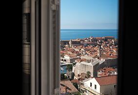 Adriatic Gallery Apartment by DuHomes
