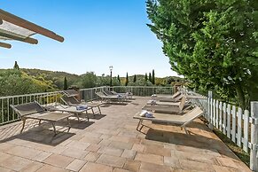 Charming Borgo Ciclamino Pool Activities