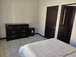 #1 New & Modern 2 bed Suite With Shared Pool