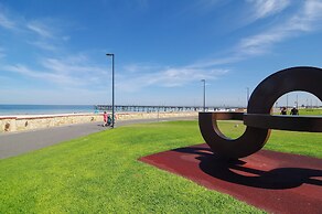 Beachfront Serenity Glenelg