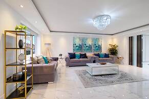 Stunning 5 Bedroom, 3 Bathroom Home in Windsor