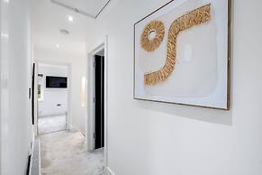 Stunning 5 Bedroom, 3 Bathroom Home in Windsor