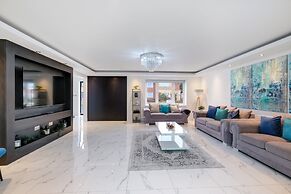 Stunning 5 Bedroom, 3 Bathroom Home in Windsor
