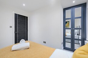 Stunning 5 Bedroom, 3 Bathroom Home in Windsor