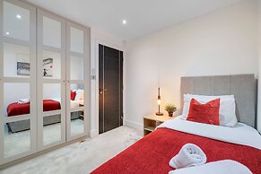 Stunning 5 Bedroom, 3 Bathroom Home in Windsor
