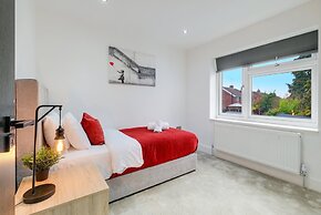 Stunning 5 Bedroom, 3 Bathroom Home in Windsor