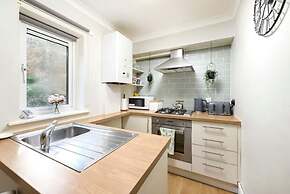 Cozy One-bedroom Flat in Slough