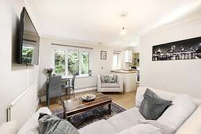Cozy One-bedroom Flat in Slough