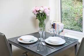 Cozy One-bedroom Flat in Slough