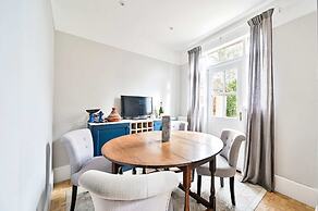 Chic House With Free Parking and Private Backyard