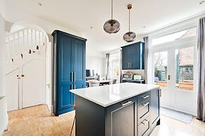 Chic House With Free Parking and Private Backyard