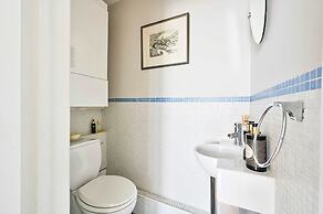 Chic House With Free Parking and Private Backyard