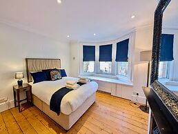 Stunning 4 Bedroom House in Old Windsor