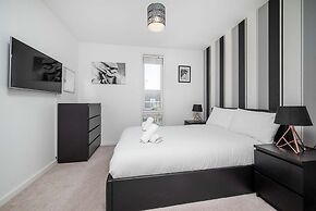 Stunning 2BR Flat With Balcony