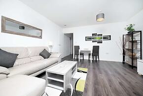 Stunning 2BR Flat With Balcony
