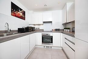 Stunning 2BR Flat With Balcony