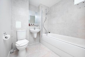 Stunning 2BR Flat With Balcony
