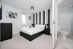 Stunning 2BR Flat With Balcony