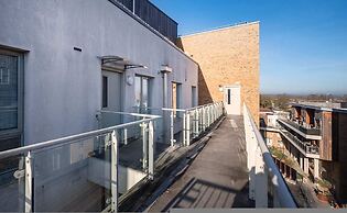Stunning 2BR Flat With Balcony