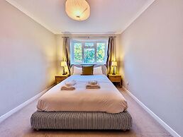 Charming Flat Near London Attractions