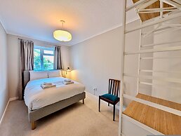 Charming Flat Near London Attractions