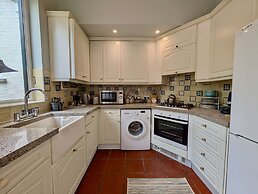 Charming Two-bedroom House in London