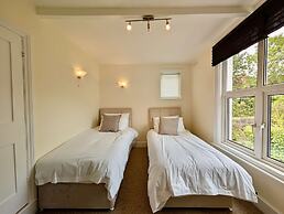 Charming Two-bedroom House in London
