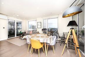 Modern Bromley Penthouse With Balcony Views