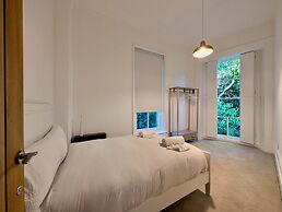 Elegant 2-bed Flat in Shenfield