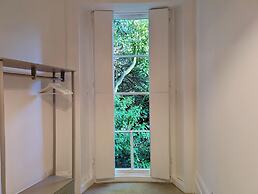 Elegant 2-bed Flat in Shenfield