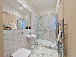 Elegant 2-bed Flat in Shenfield