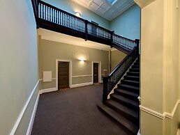 Elegant 2-bed Flat in Shenfield
