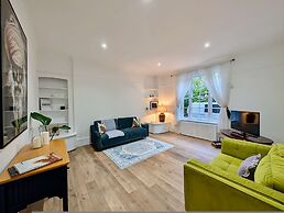 Elegant 2-bed Flat in Shenfield
