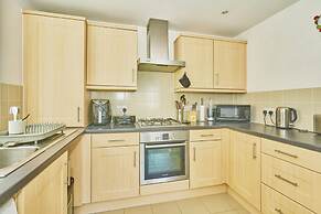 Charming 2-bedroom Flat in South Croydon