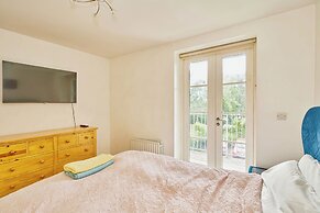 Charming 2-bedroom Flat in South Croydon