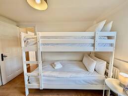 Charming Two-bedroom Home in London