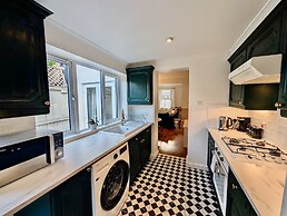 Charming Two-bedroom Home in London