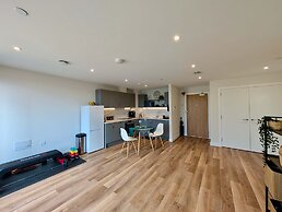 Amazing Flat With Free Parking and Balcony
